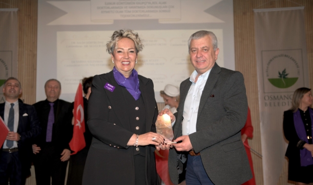 Kahraman hekimlerin hayatını meslektaşları teatral oyunla anlattı