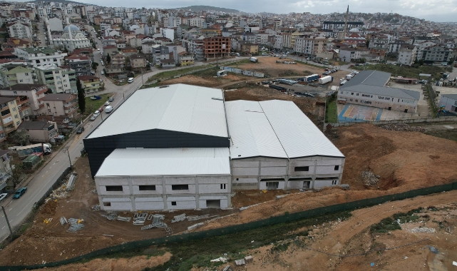 Kapalı spor salonunda çalışmalar tam gaz devam