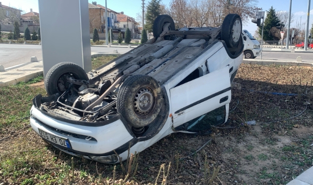 Karaman’da takla atan otomobilin sürücüsü yaralandı