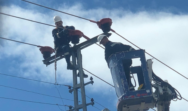 Kars’ta elektrik hatlarında bakım ve onarım çalışmaları sürüyor