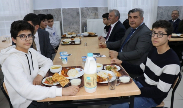 Kaya öğrencilerle iftar yaptı