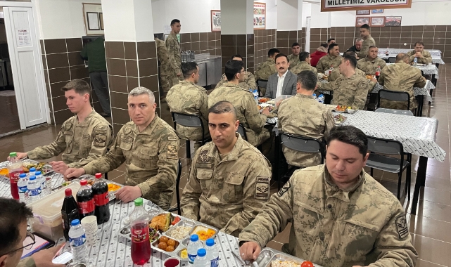 Kaymakam Bayram, jandarma personeliyle iftar açtı
