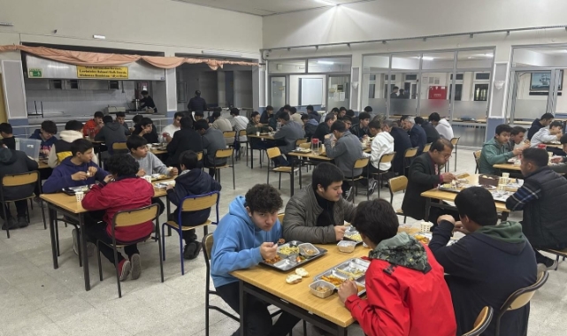 Kaymakam Ertaş, lisede iftar programına katıldı