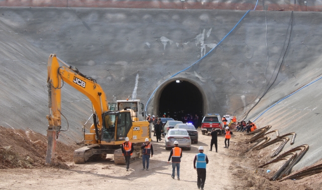 Kayseri'de hızlı tren şantiyesinde kaya düştü!