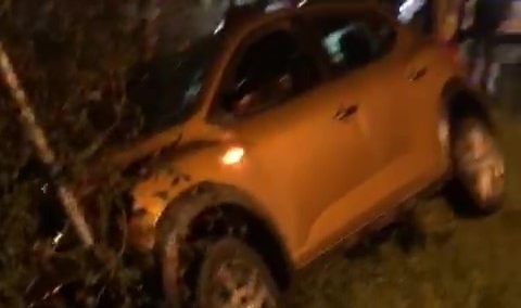 Kocaeli'de iki otomobil çarpıştı, sürücüler yaralandı