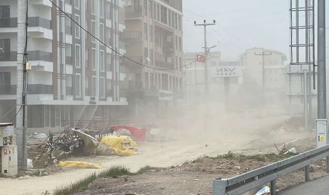 Kocaeli'de toz fırtınası zor anlar yaşattı!
