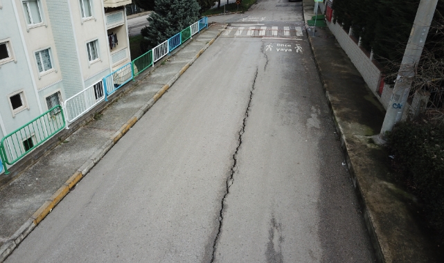 Kocaeli kar yağışından sonra istinat duvarında dökülme oldu! Yolu trafiğe kapattılar