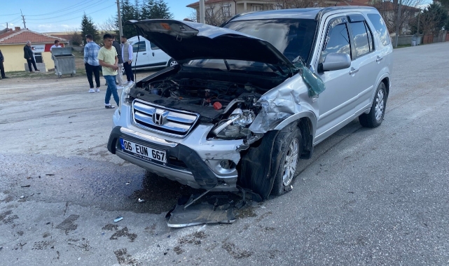 Konya'da iki otomobil çarpıştı: 6 yaralı