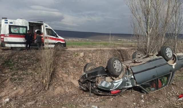Konya'da takla atan aracın altında kalan sürücü yaralı kurtuldu
