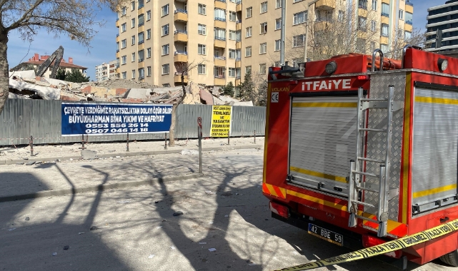 Konya’da yıkım aşamasındaki 6 katlı bina çöktü!