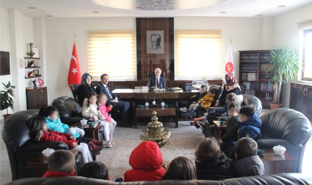 Kumbaralarındaki harçlıklarını Filistin’e bağışladılar