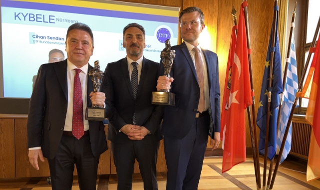 "Kybele" ödülü Başkan Böcek'e
