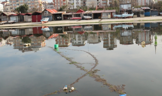 Liman girişi kumla doldu, balıkçılar mahsur kaldı