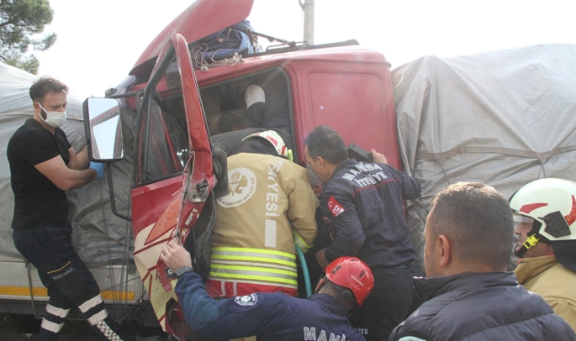 Manisa'da iki tır çarpıştı! 1 yaralı
