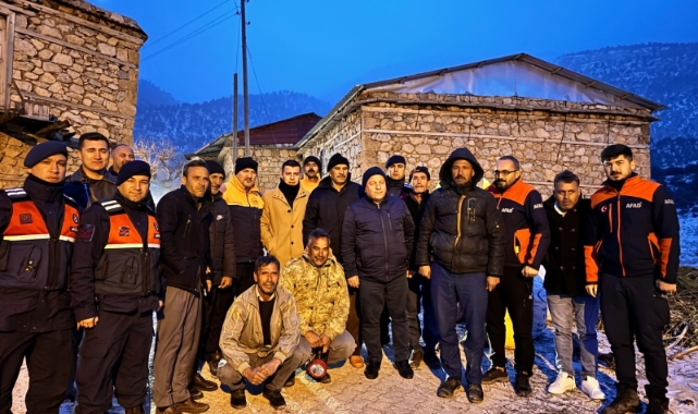 Mersin'de 2 kişi tipide mahsur kaldı
