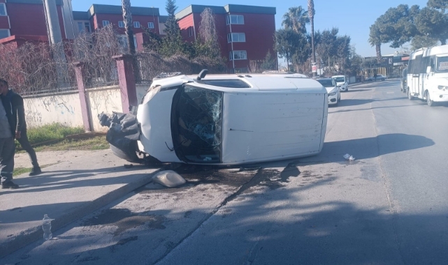 Mersin'de araç devrildi! Sürücü yaralandı