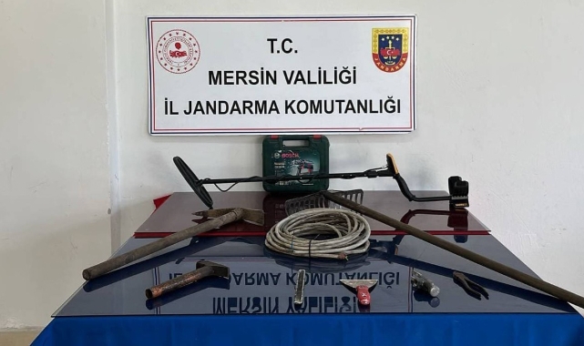 Mersin'de define ararken suçüstü yakalandı