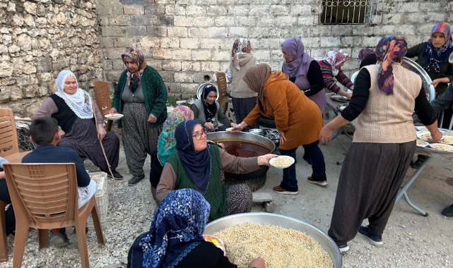 Mersin’de köy sakinlerinden imece usulü iftar