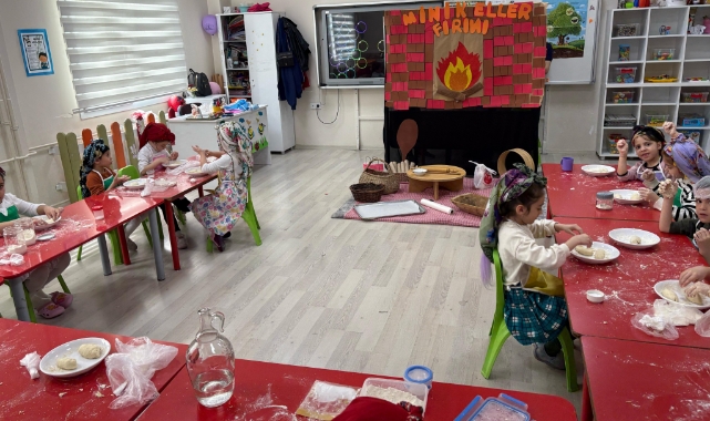 Minik eller fırınının minik ustaları
