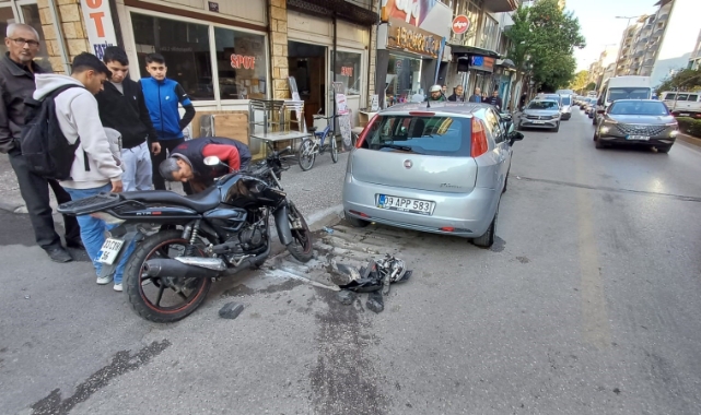 Motosiklet ile otomobil çarpıştı: 1 yaralı