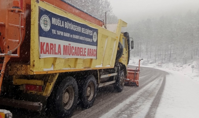 Muğla Büyükşehir ekiplerinden kar mücadelesi