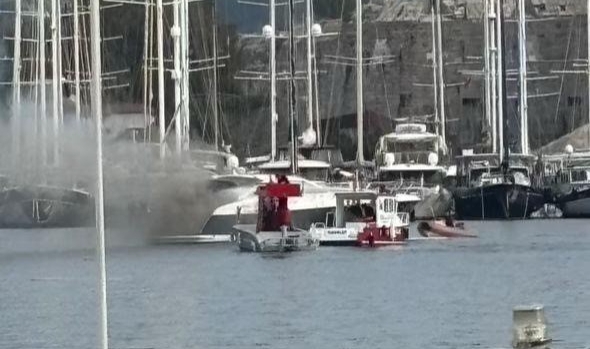 Muğla’da milyon dolarlık motoryat alev alev yandı