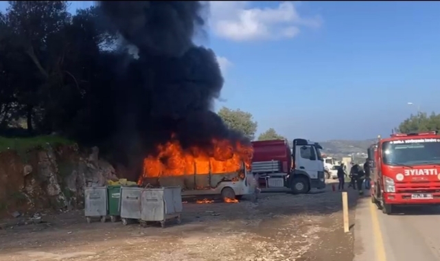 Muğla’da park halindeki minibüs alev alev yandı