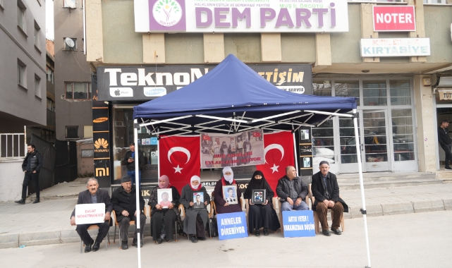 Muş’ta annelerin evlat nöbeti devam ediyor