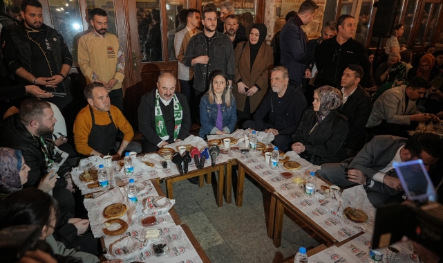 Mustafa Varank, vatandaşlarla sahurda bir araya geldi
