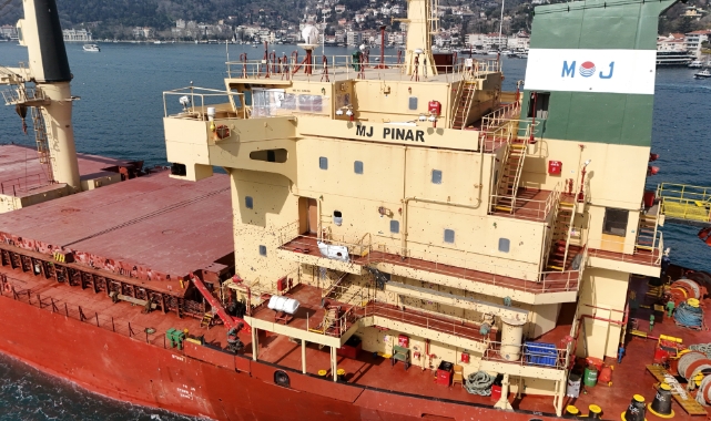 Odessa'da saldırıya uğrayan yük gemisi İstanbul Boğazı'ndan geçti
