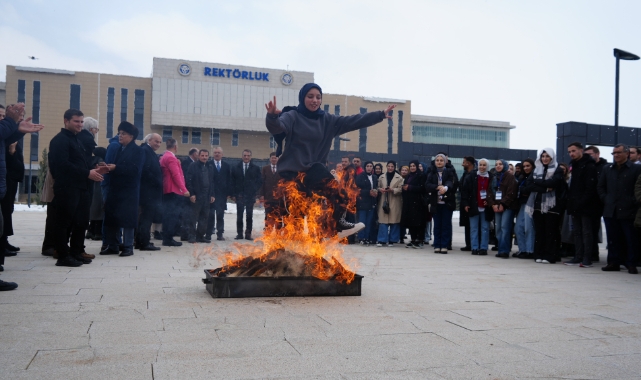 Öğrenciler nevruz ateşiyle ısındı