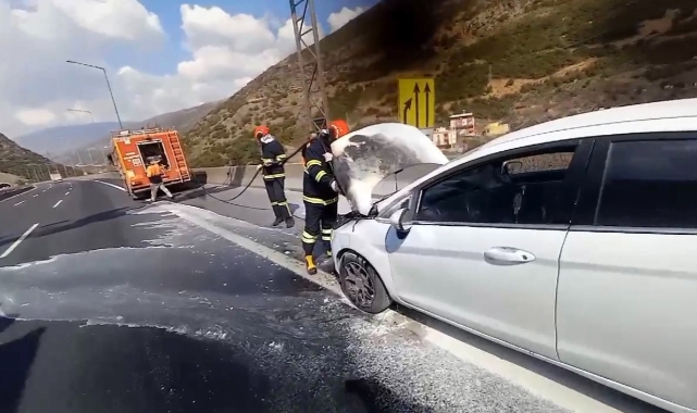 Osmaniye’de seyir halindeki otomobil yandı