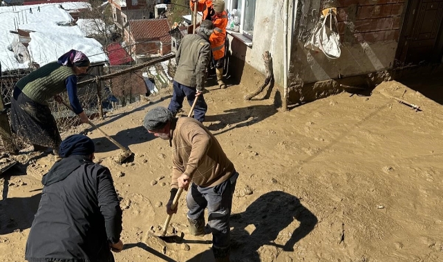 Rize’de heyelan nedeniyle 4 ev tahliye edildi