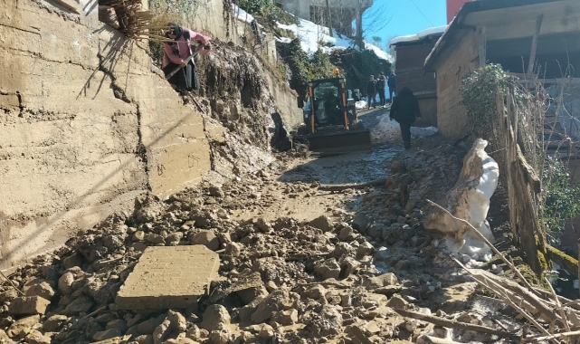 Rize’de köyde heyelan! 4 ev tahliye edildi