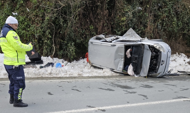 Rize'de minibüs ile hafif ticari araç çarpıştı! 3 yaralı