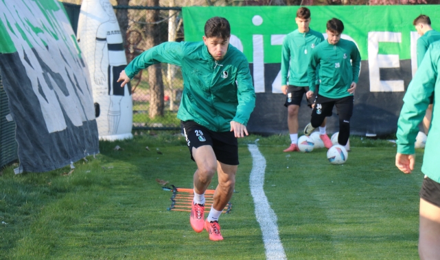 Sakaryaspor Kocaelispor mesaisine devam ediyor