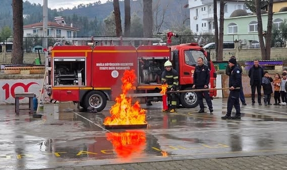 Seydikemer'de öğrencilere yönelik yangın ve deprem tatbikatı!