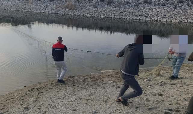 Sulama göletinde 500 metre misina ağ ele geçirildi