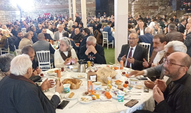 Taş Medreseli Ülkücüler iftar verdi