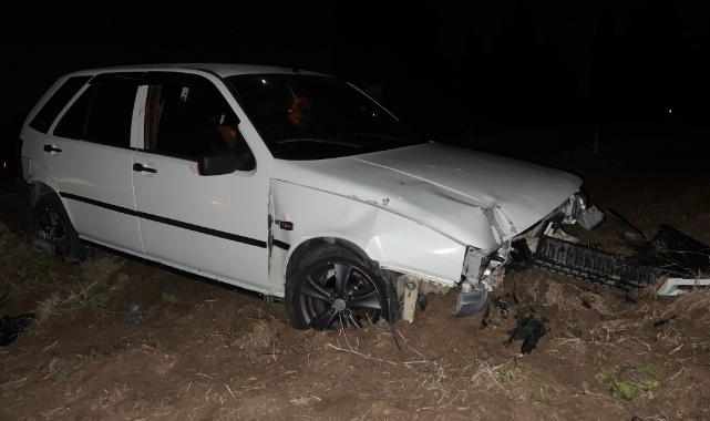 Tekirdağ'da virajı alamayan otomobil kullanılamaz hale geldi