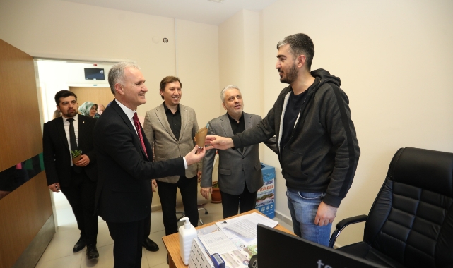 Tıp Bayramı'nda İnegöl Devlet Hastanesi'ndeki hekimler ziyaret edildi