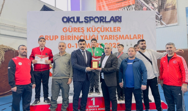 Turan’dan Alpkılıç’a teşekkür plaketi