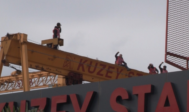 Tuzla tersanede grev: İşçiler kule vince çıktı