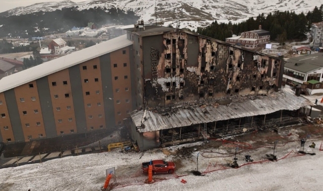 Uludağ'da yanan otel gün ağırınca dronla böyle görüntülendi