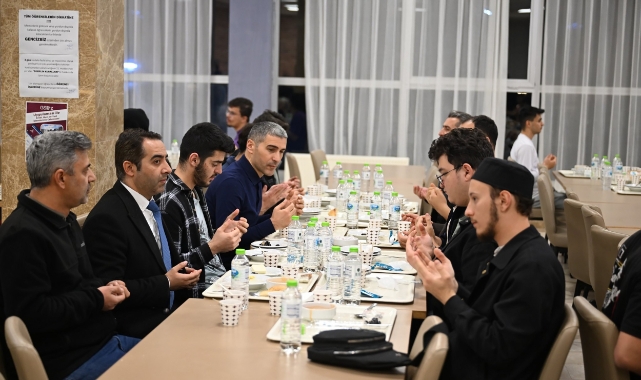 Vali Aktaş öğrencilerle sahurda bir araya geldi
