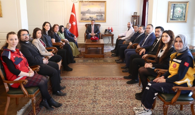 Vali Aslan sağlık çalışanlarını makamında ağırladı