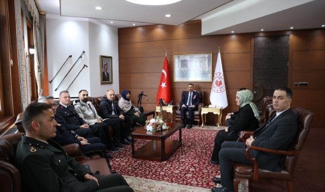 Vali Hacıbektaşoğlu, devlet övünç madalya ve beratlarını takdim etti
