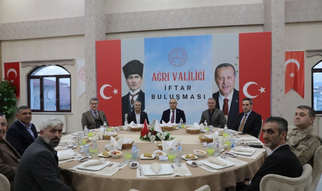 Vali Koç, muhtarlarla iftar sofrasında bir araya geldi