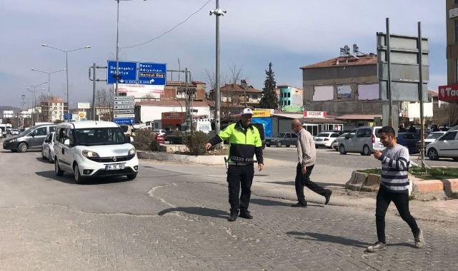 Yayalara trafik eğitimi veriliyor