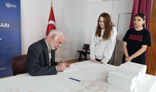 Yazar Mustafa Kara Bursa Kız Lisesi öğrencileriyle bir araya geldi